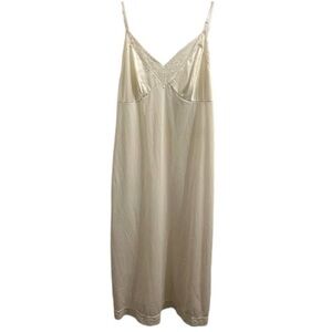 Vintage Vanity Fair Lace Trim Silky Full Slip
Gown Lingerie 34 Small Nightgown
